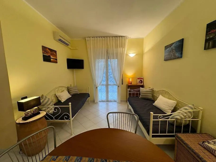 5 Terre Express Holiday House - Migliarina Isola  Daire Isola (Liguria)
