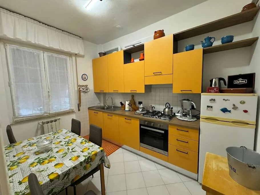 Apartment 5 Terre Express Holiday House - Migliarina Isola  Italy